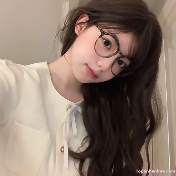 ảnh gái xinh tóc dài đeo kính che mặt 20