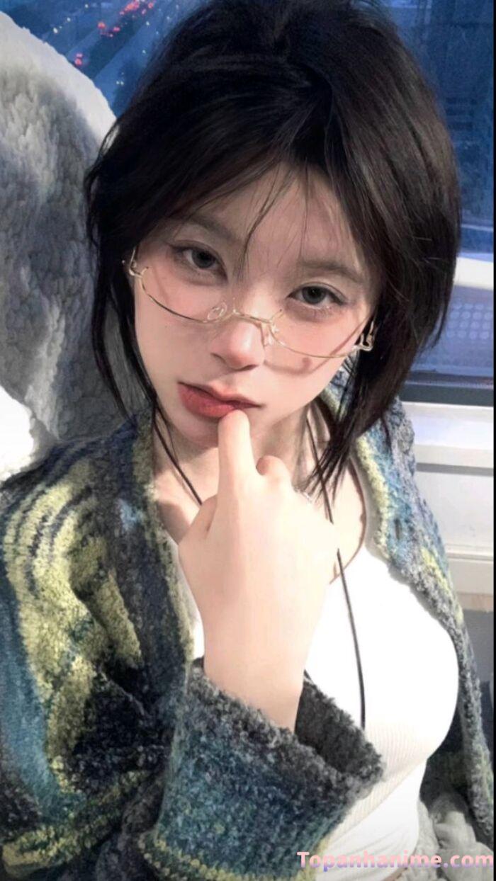 Gái Xinh Đeo Kính 1