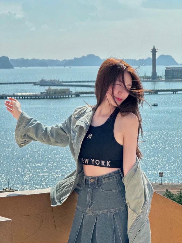 ảnh Hòa Minzy bikini 7