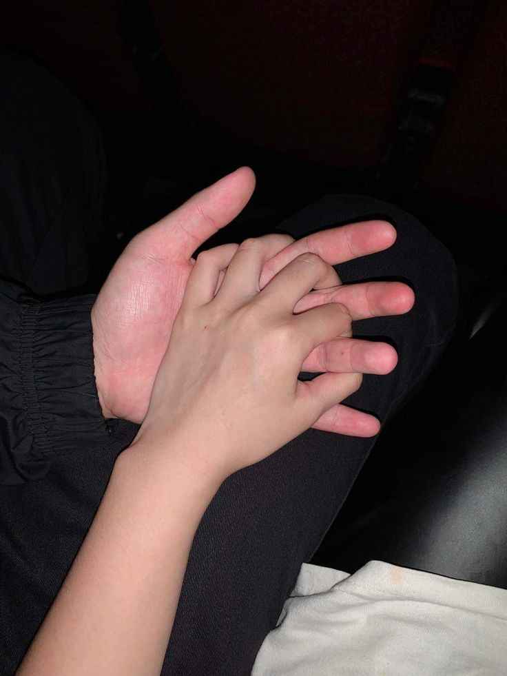 Ảnh Nắm Tay Người Yêu Thật 12