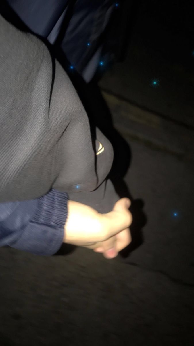 ảnh nắm tay nhau thật 14