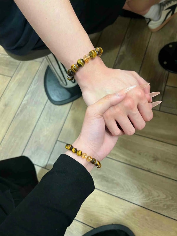 ảnh nắm tay nhau thật 25