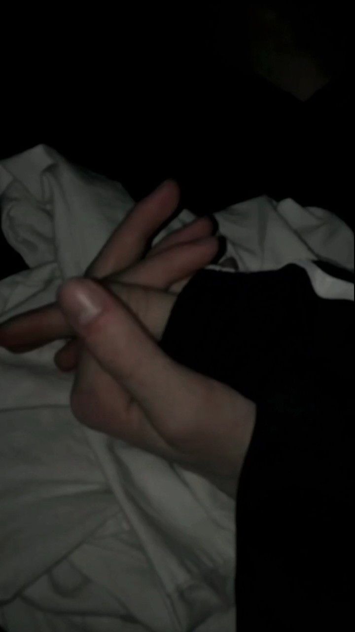 ảnh nắm tay nhau thật 4