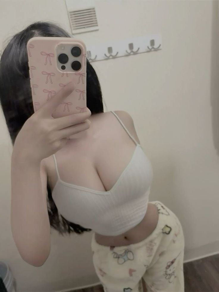 Ảnh ngực quyến rũ 4