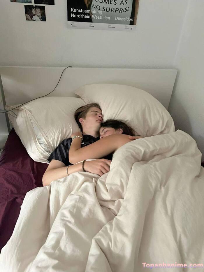 Ảnh ôm người yêu ngủ 32