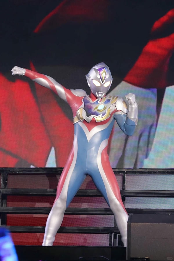 Siêu Nhân Điện Quang 16