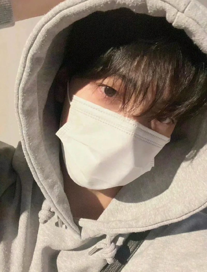 Ảnh trai đẹp đeo khẩu trang 5