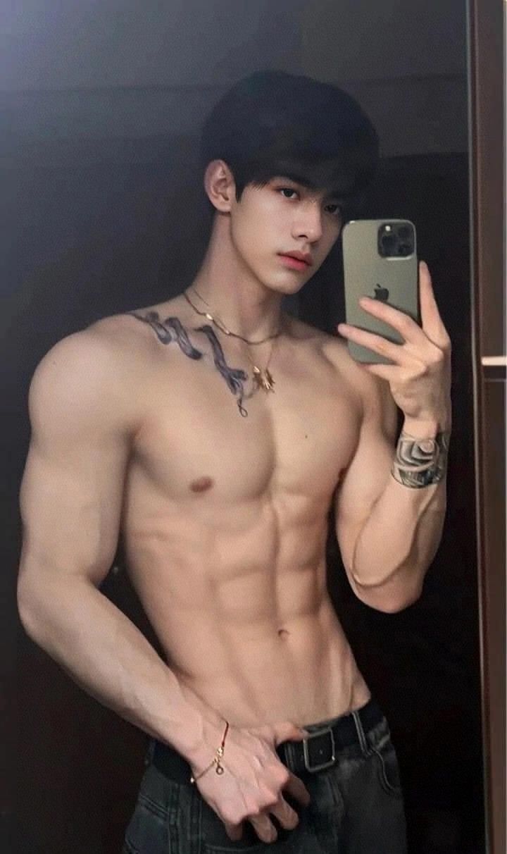 Ảnh trai đẹp sáu múi body săn chắc 8