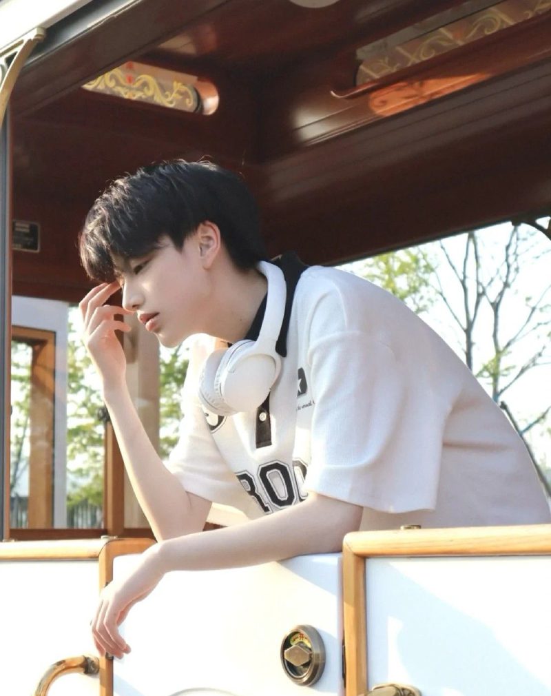 ảnh trai đẹp Trung Quốc che mặt 2