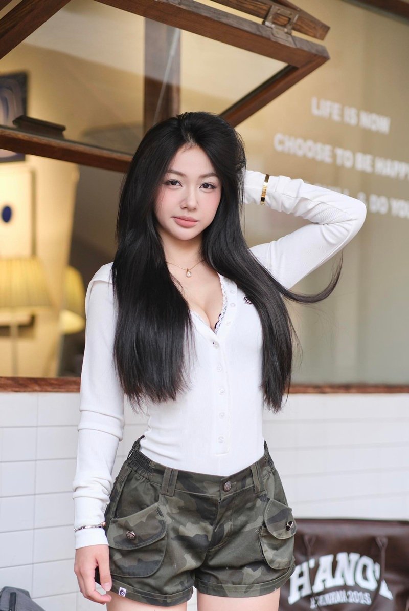 hình Trần Hà Linh 1