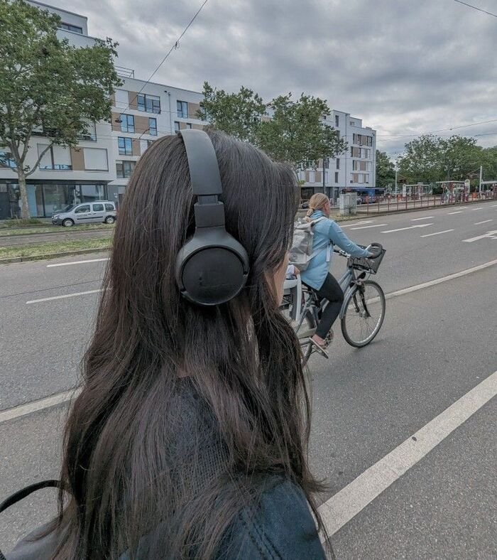 Attractive Instagram Hidden Face DP for Girls 6