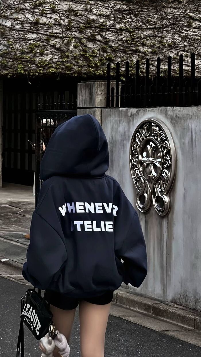 Attractive Instagram Hidden Face DP for Girls 13