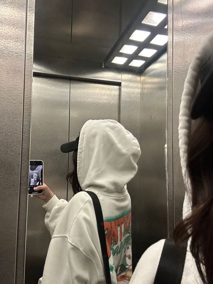 Attractive Instagram Hidden Face DP for Girls 1