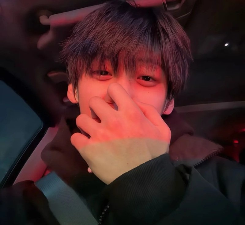 avatar ảnh trai đẹp che mặt 7