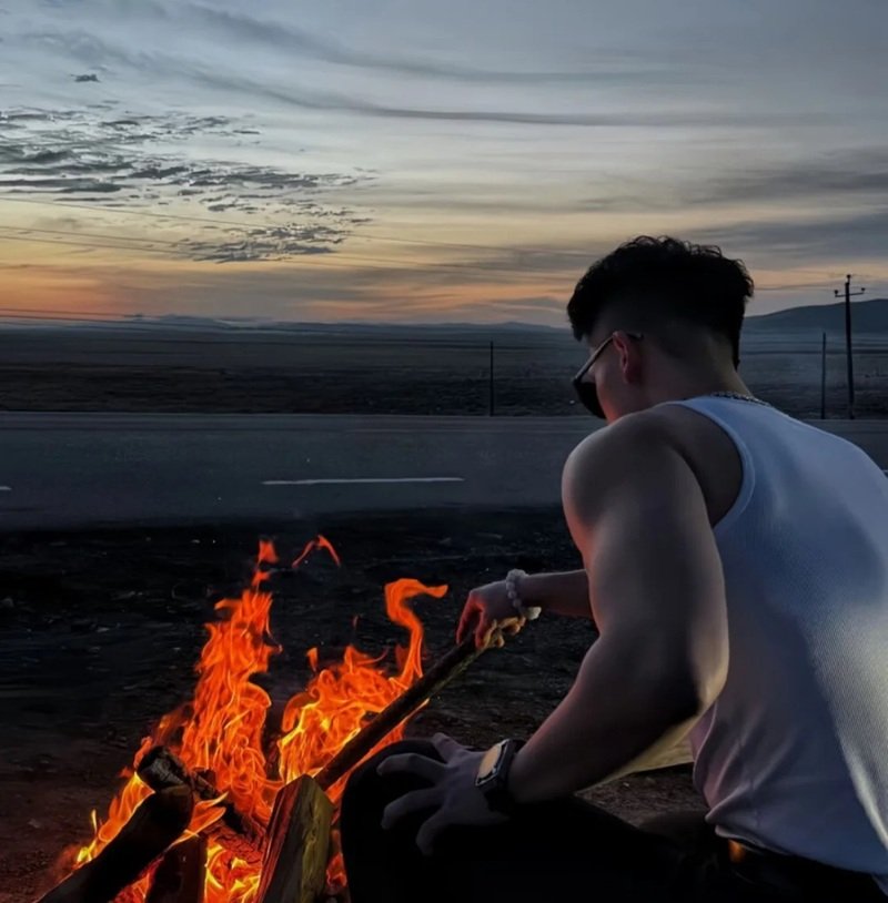 avatar ảnh trai đẹp che mặt 39