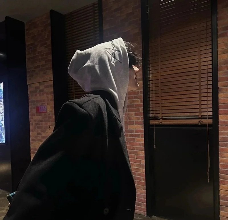 avatar ảnh trai đẹp che mặt 31