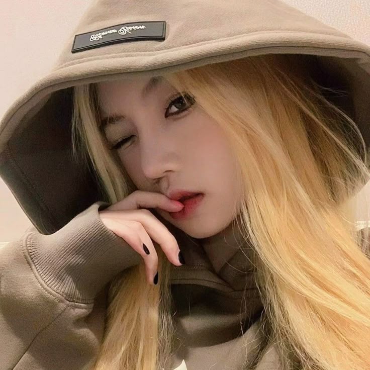 Avatar Nữ Ngầu Cá Tính 12