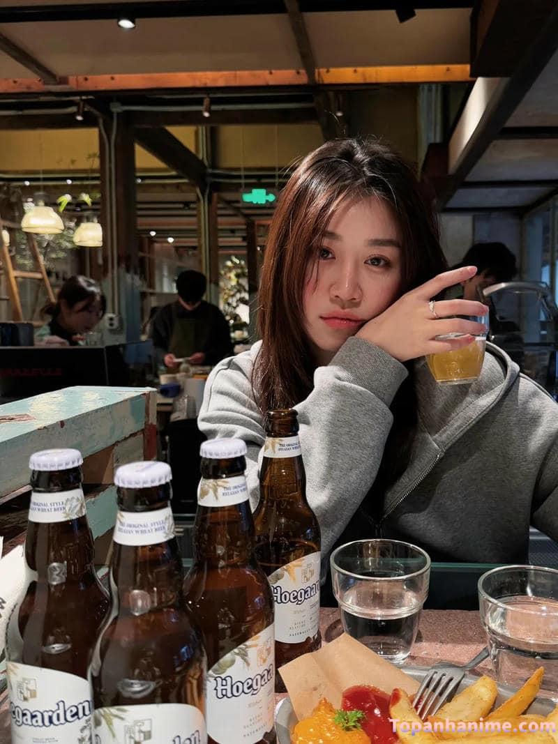 ảnh con gái uống bia 57
