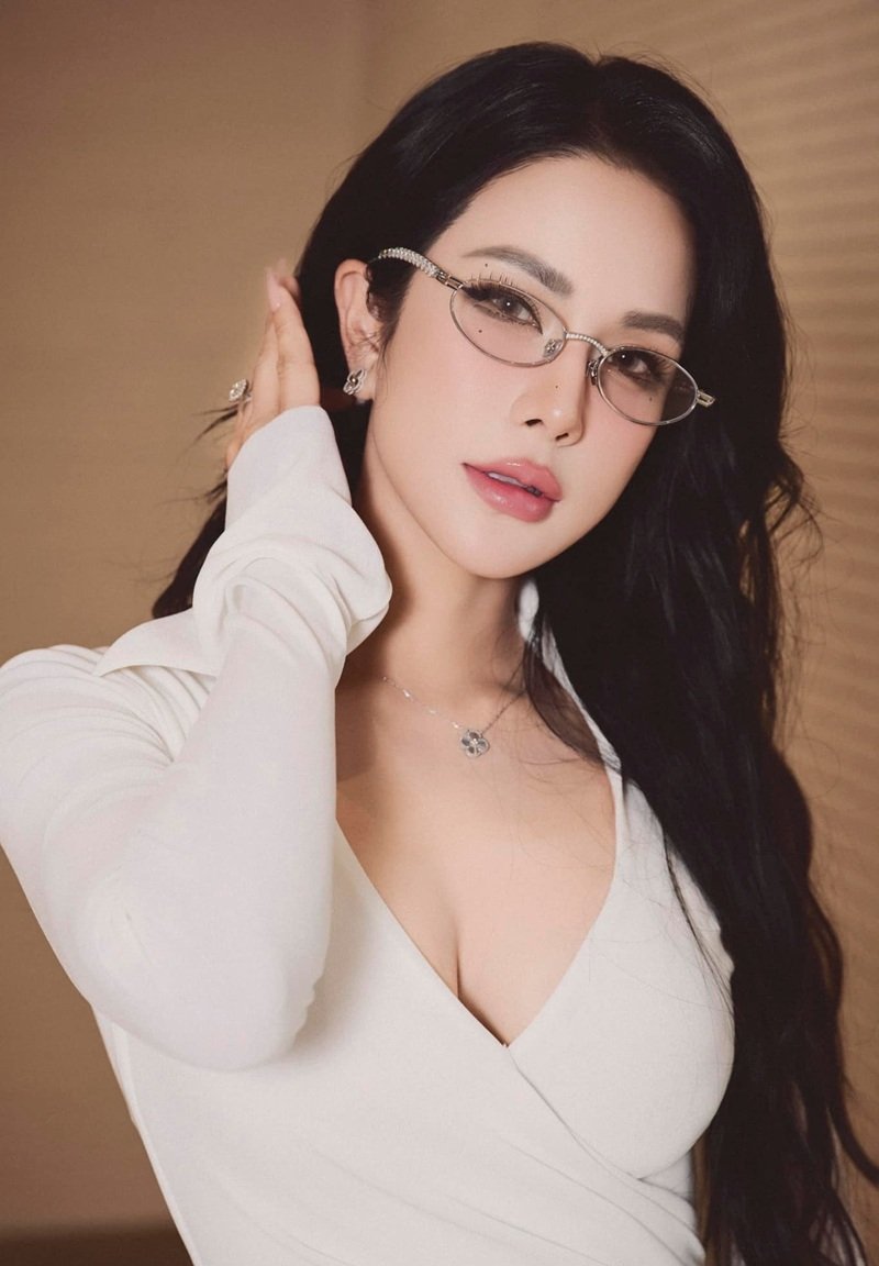 ảnh Diệp Lâm Anh sexy 26
