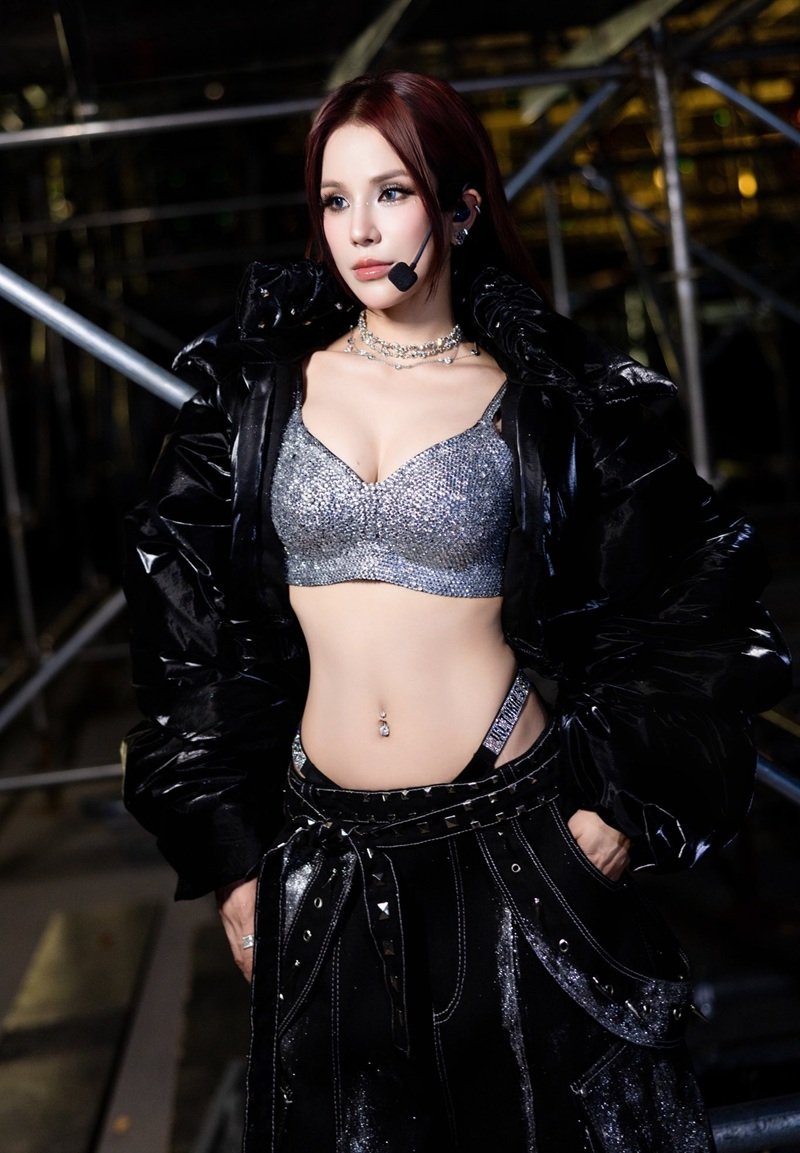 ảnh Diệp Lâm Anh sexy 37