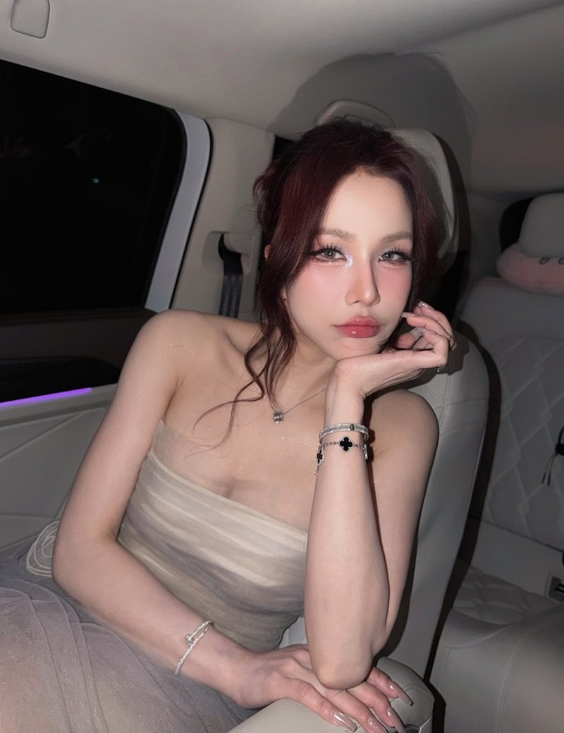 ảnh Diệp Lâm Anh sexy 41