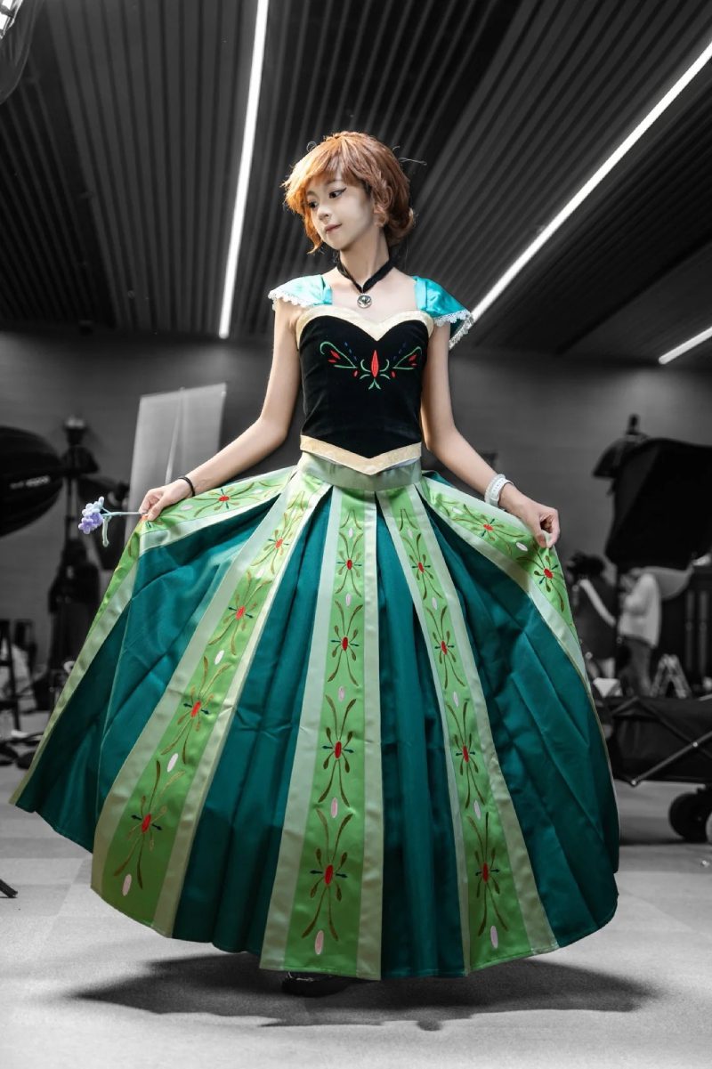 ảnh Elsa và Anna Cosplay 21