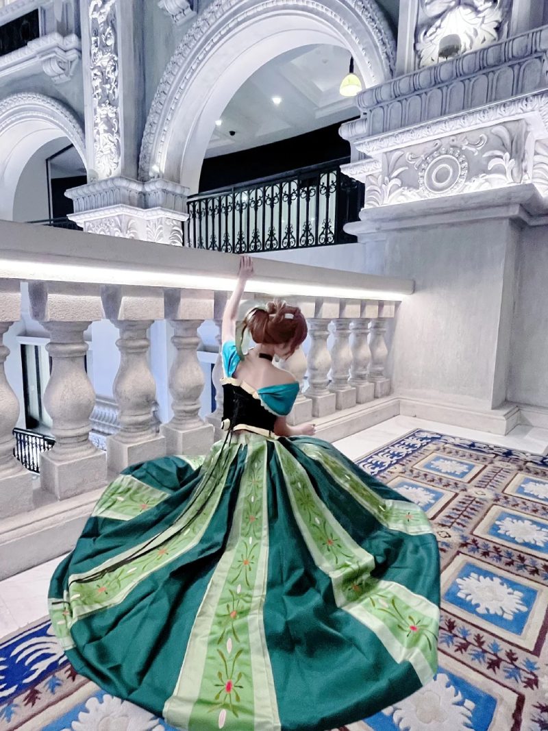 ảnh Elsa và Anna Cosplay 5