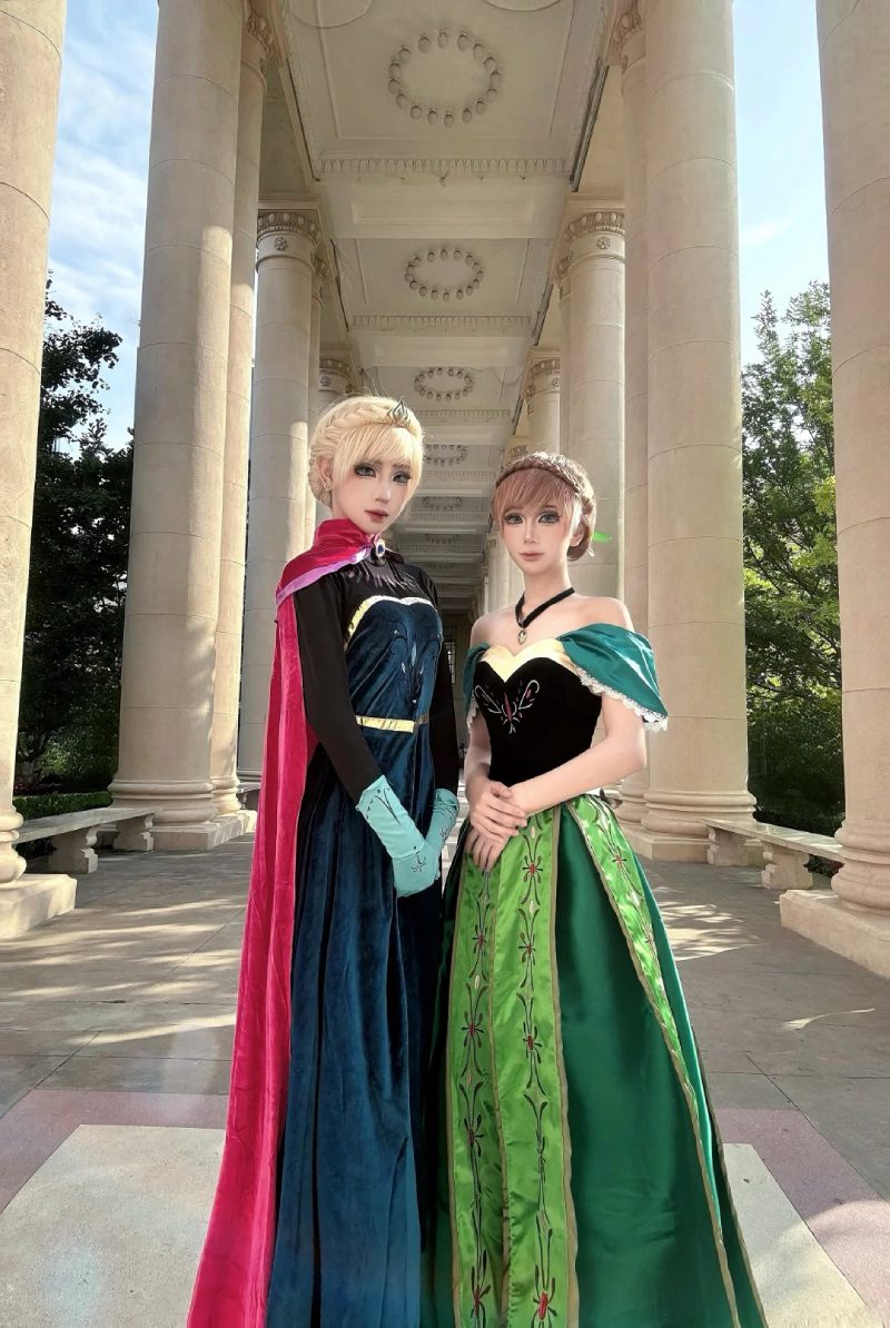 ảnh Elsa và Anna Cosplay 26