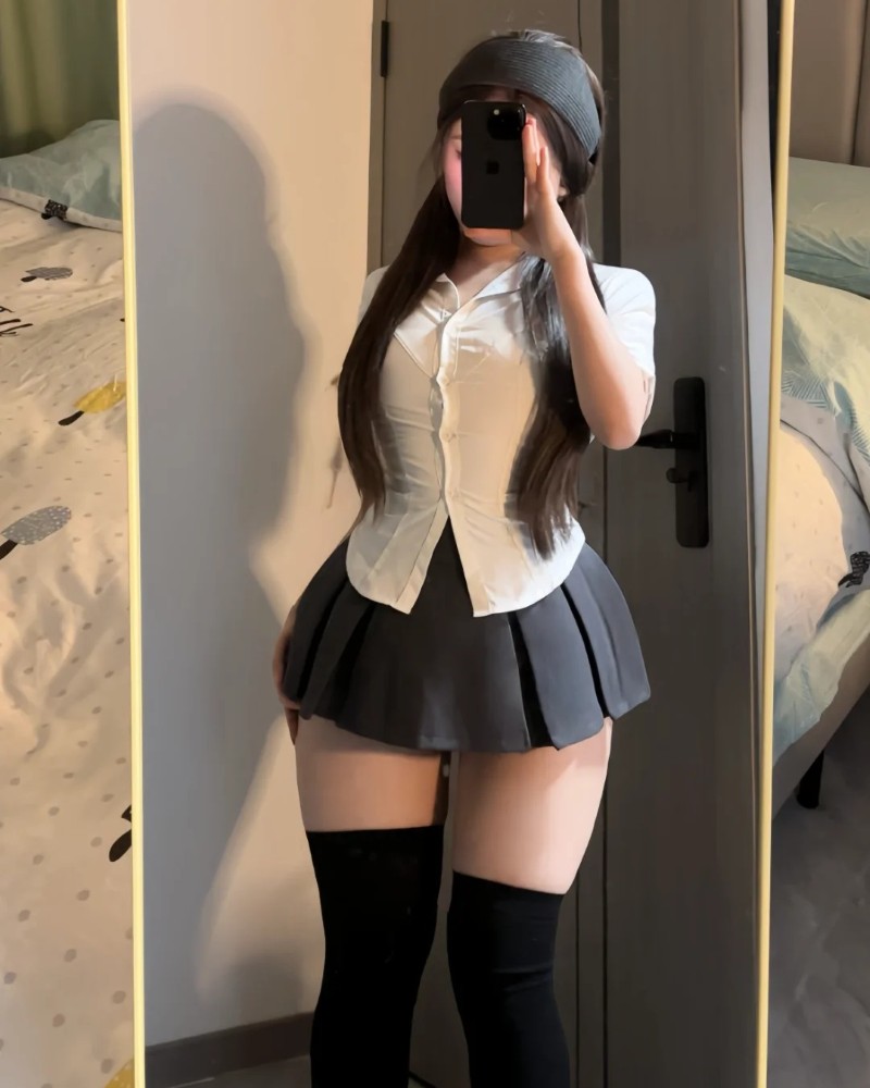 ảnh gái đùi to 23