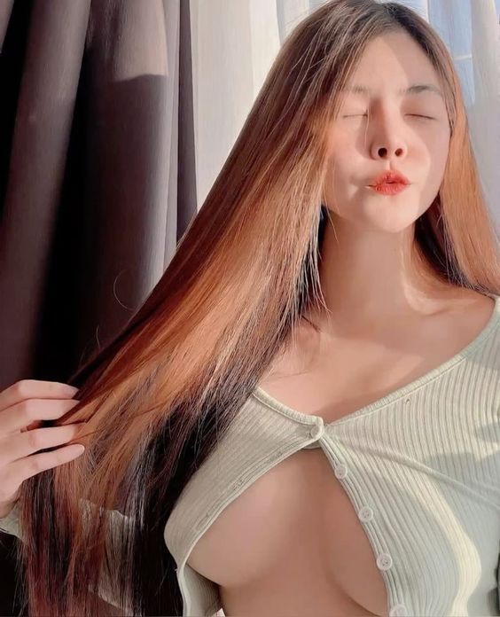 Gái khoe vú sexy 4