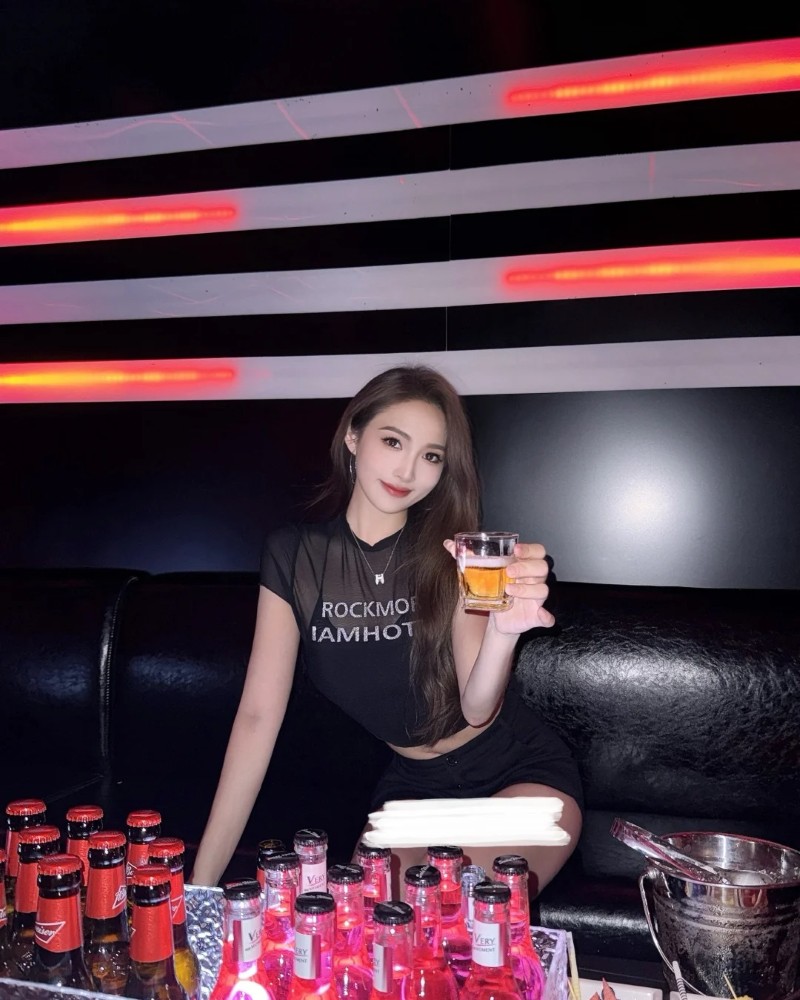 gái quán bar 9