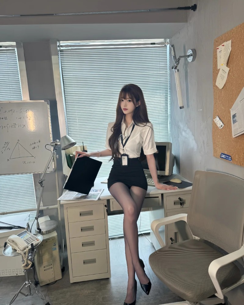 Gái văn phòng 28