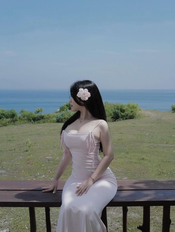 hình Gái vú bự 3