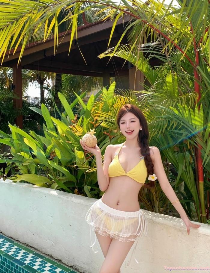 Ảnh gái mặc bikini thả dáng 32