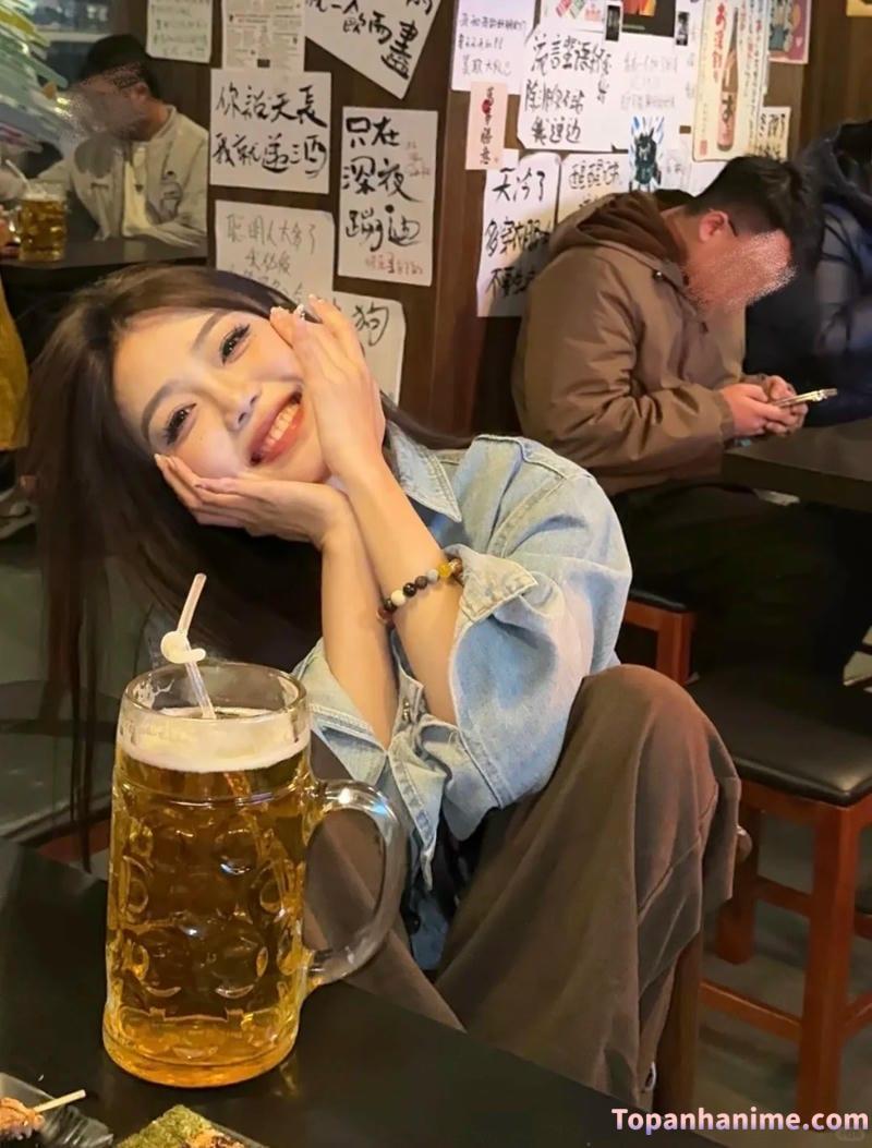 ảnh con gái uống bia 67