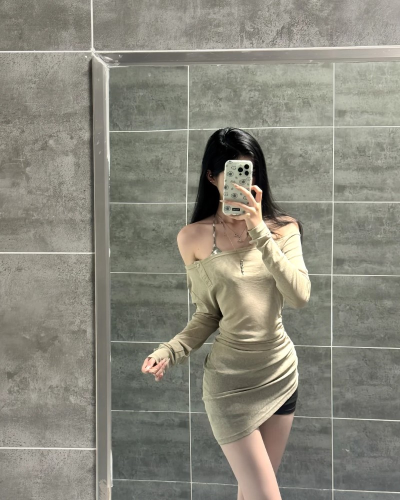 Gái xinh hở hang 32