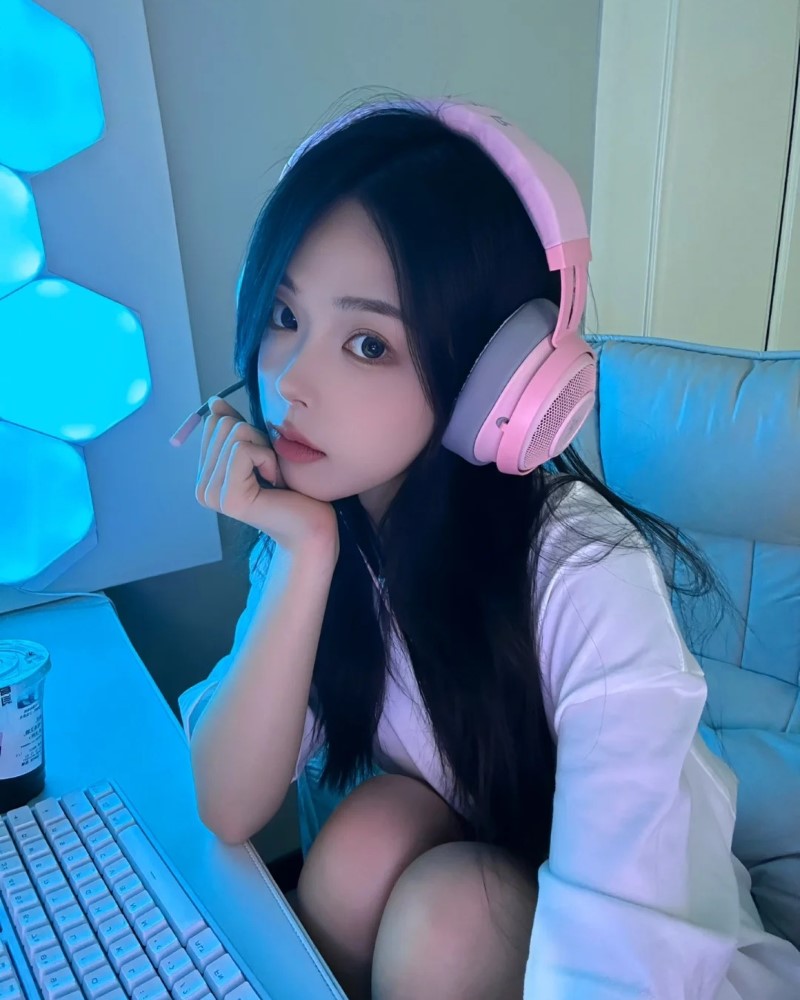 Gái xinh live stream 28