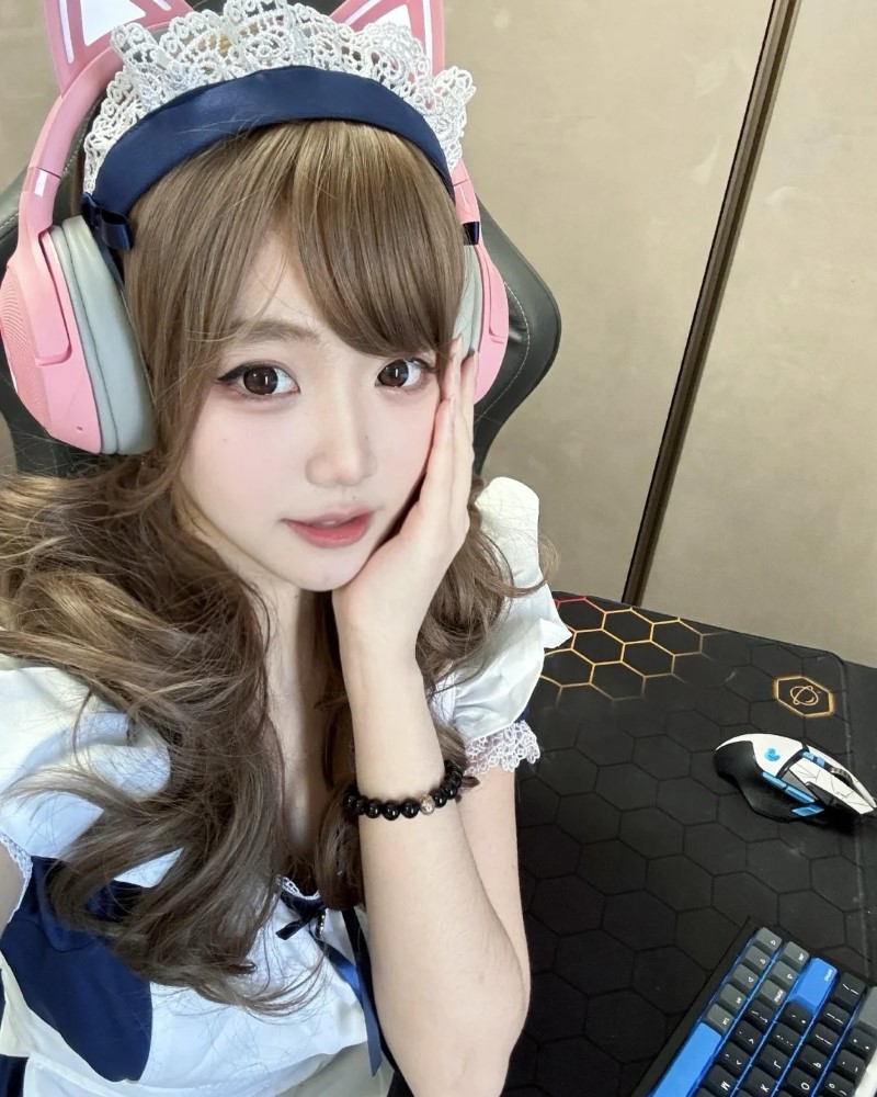 Gái xinh live stream 25