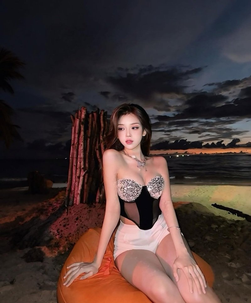 ảnh Gái xinh mặc bikini đi biển 22