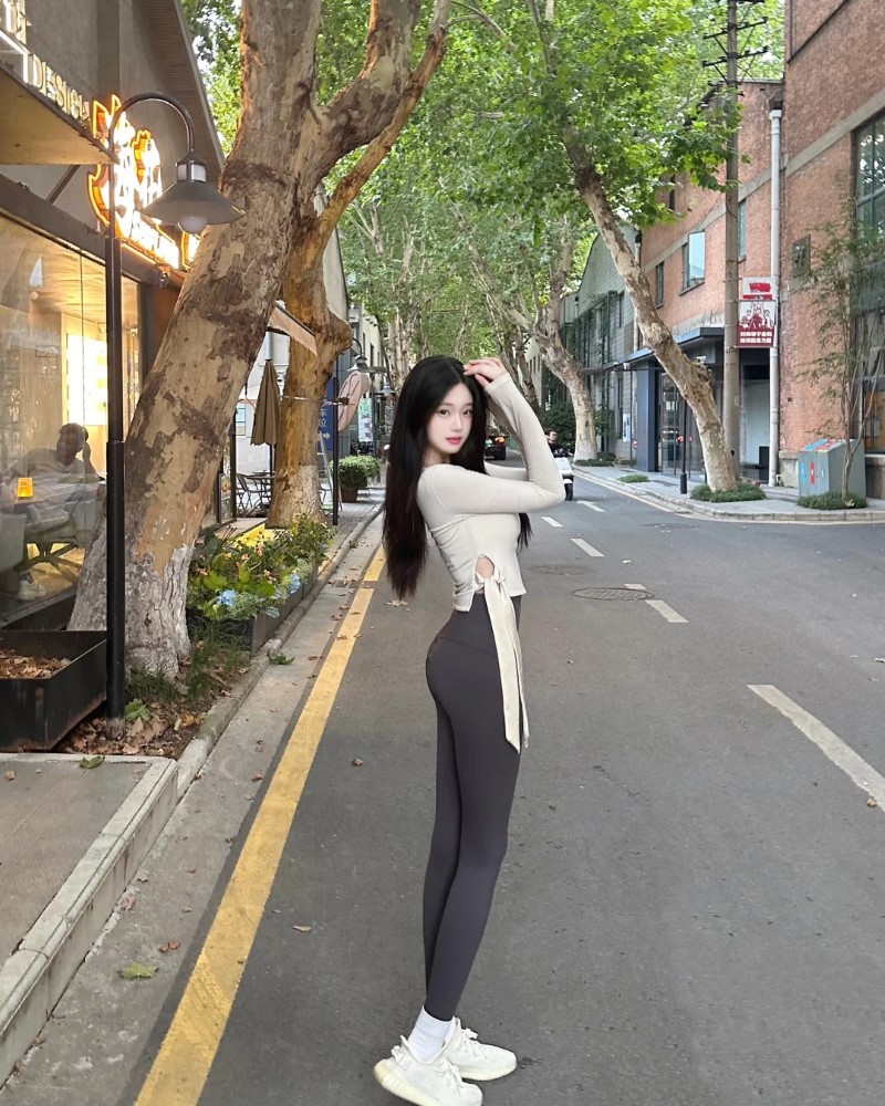 gái xinh mặc quần bó sát 12