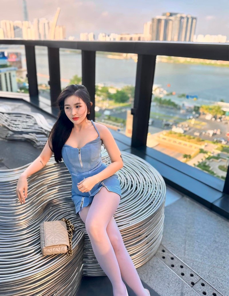 ảnh gái xinh mặc váy 21