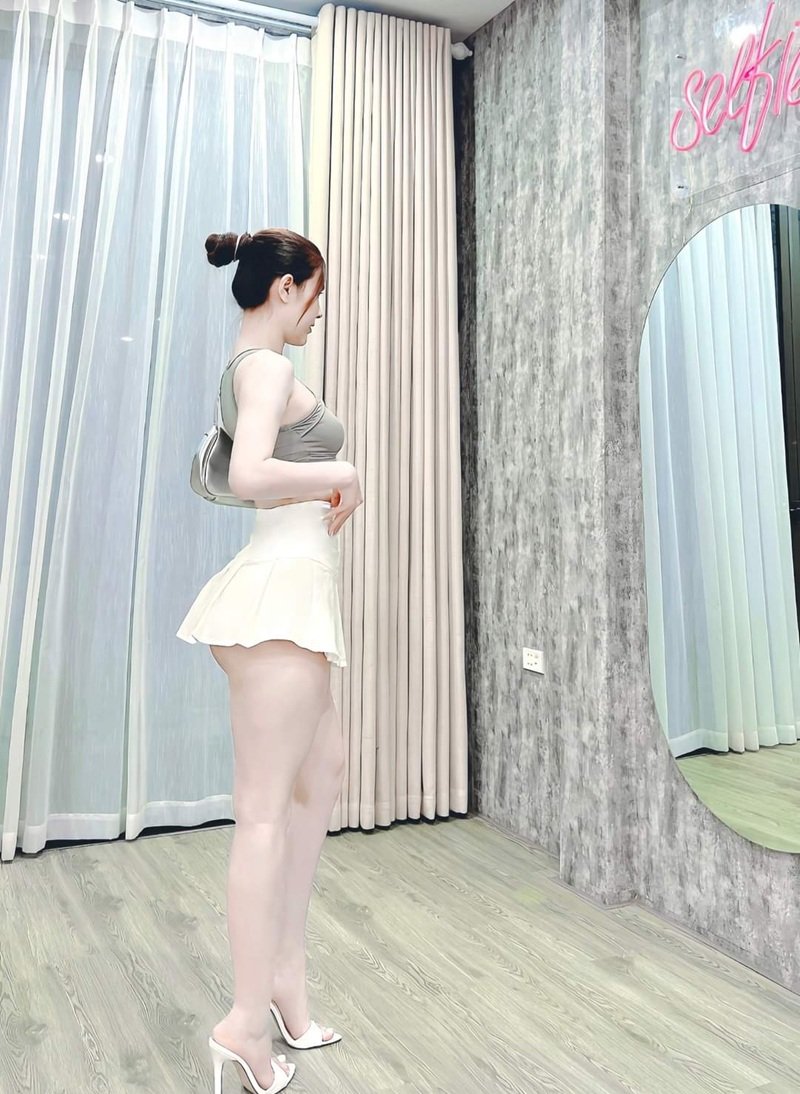 ảnh Gái xinh mặc váy ngắn 22