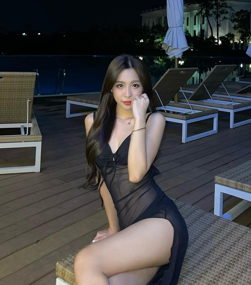 ảnh Gái xinh mặc váy ngắn 7