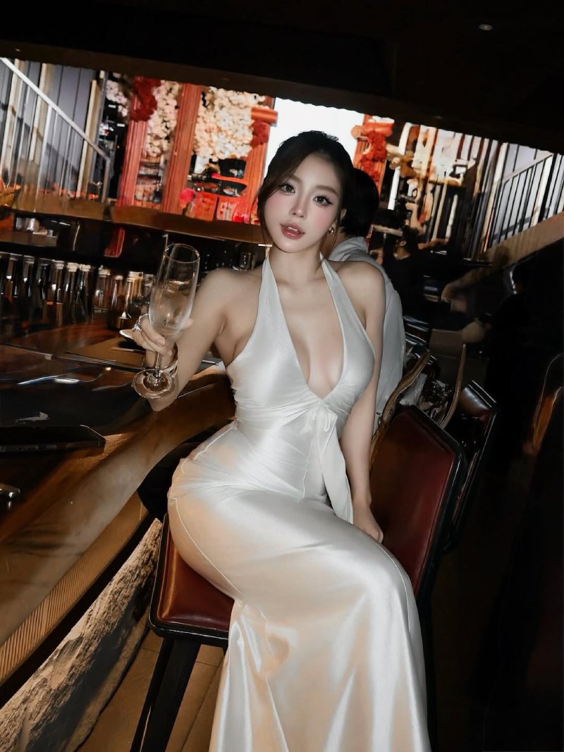 gái xinh mông to 18