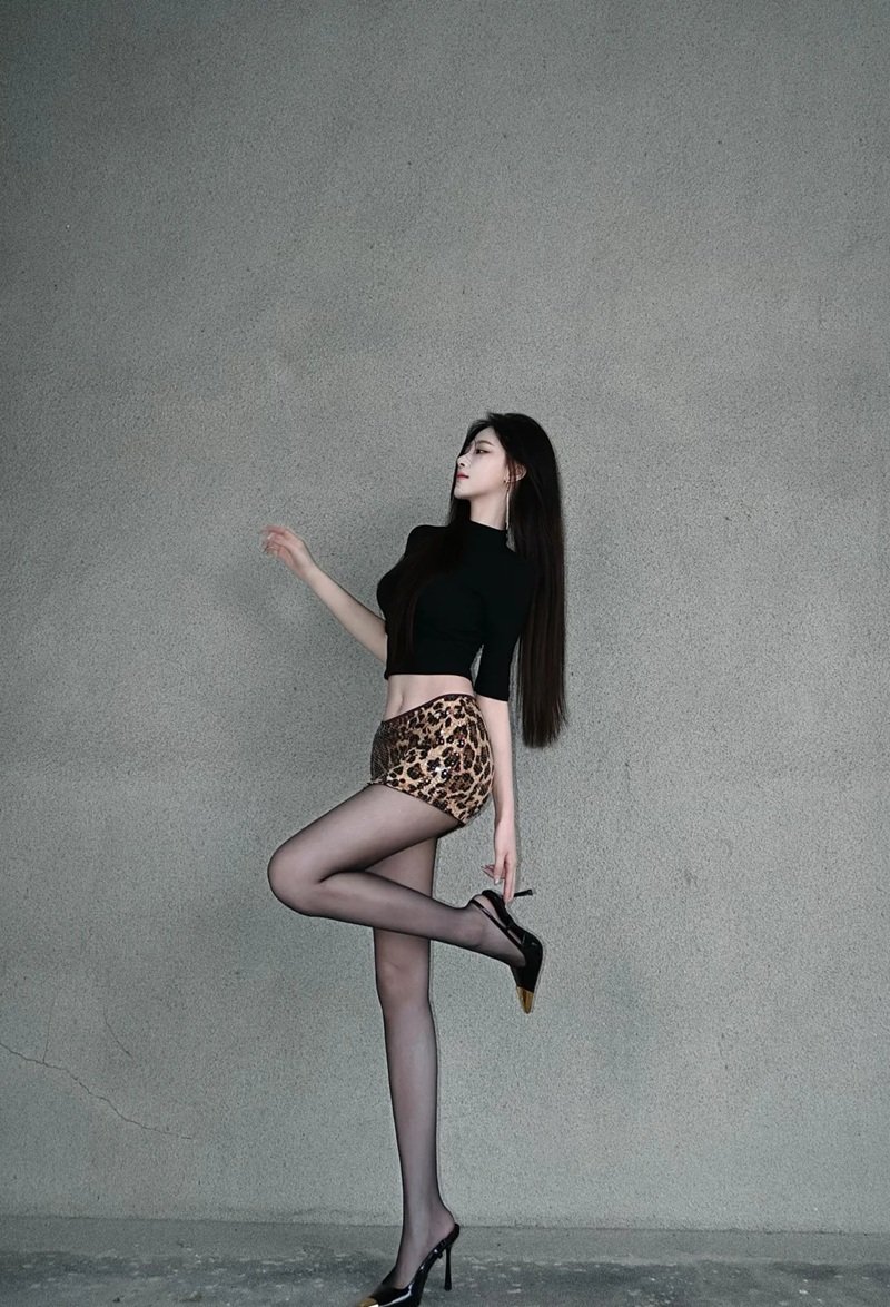 gái xinh trung quốc mặc váy ngắn 19