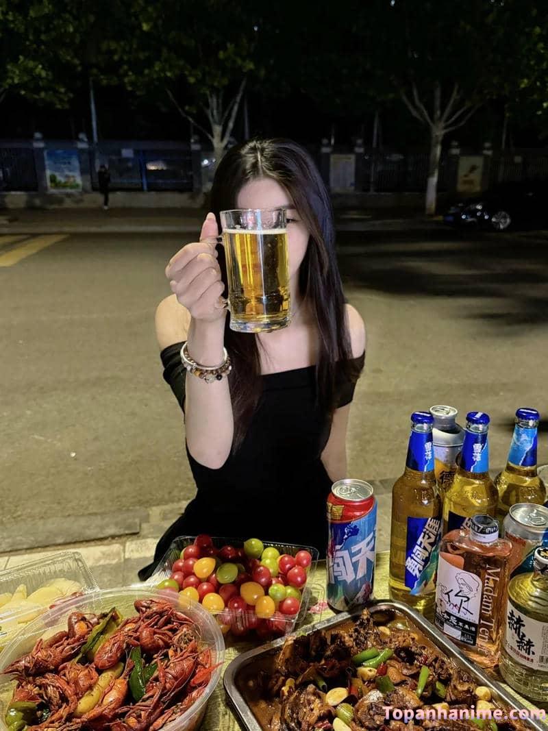 ảnh con gái uống bia 73