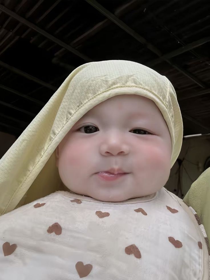 Hình Ảnh Em Bé Sơ Sinh Dễ Thương 3