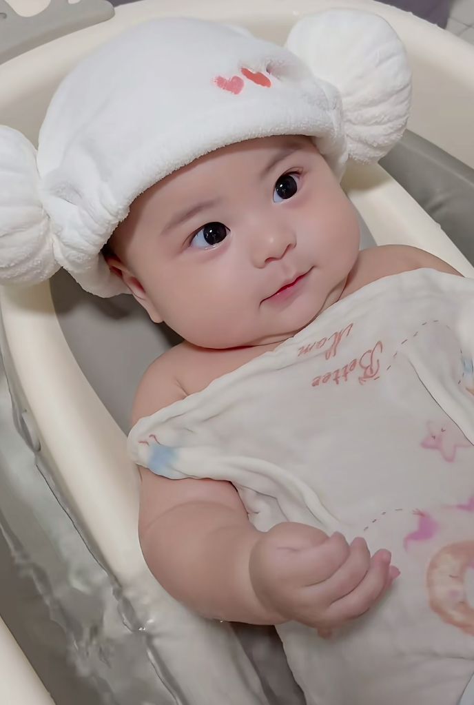 Hình Ảnh Em Bé Sơ Sinh Dễ Thương 6