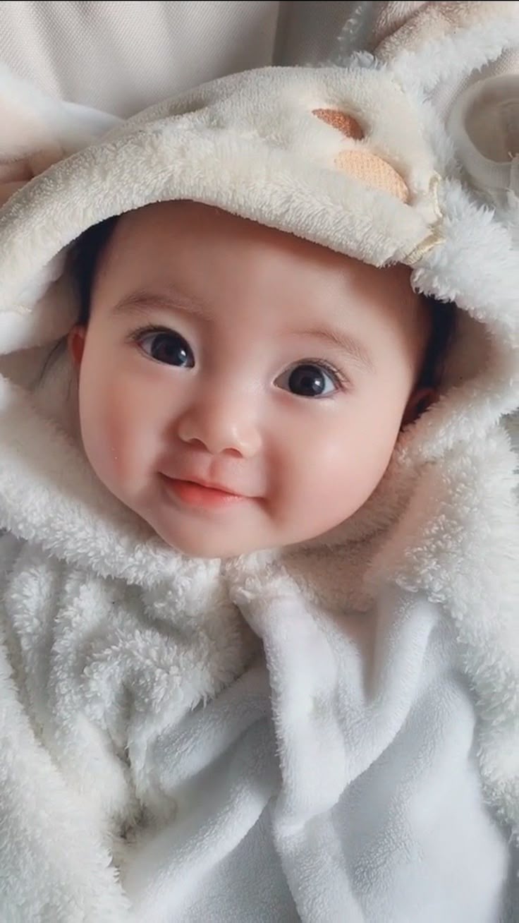 Hình Ảnh Em Bé Sơ Sinh Dễ Thương 8