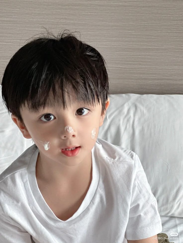 Hình Ảnh Em Bé Trai Dễ Thương 6